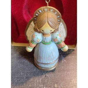 Hallmark 1977 Joy to‎ the World ornament Xmas Decor angel
